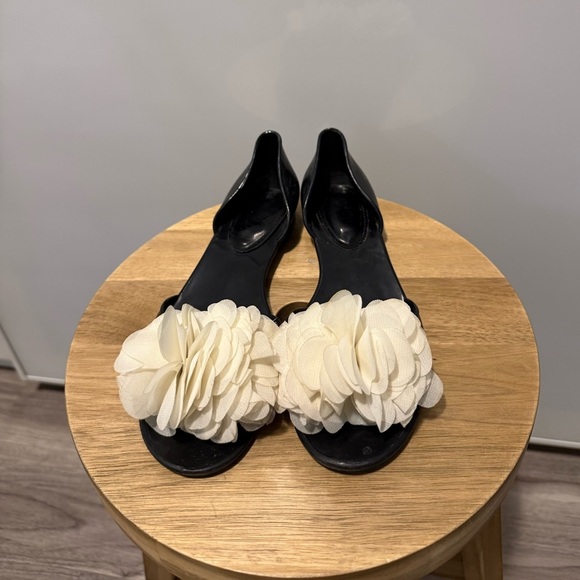 💸CLEARANCE 4 for $15💸 Black and Cream Women's Sandals - Picture 1 of 3